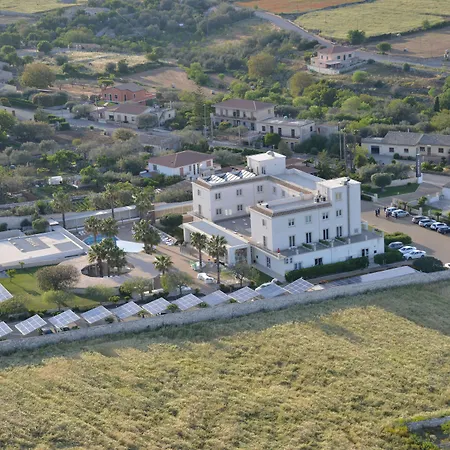 Pietre Nere & 4* Modica