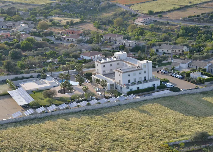 Pietre Nere & 4* Modica