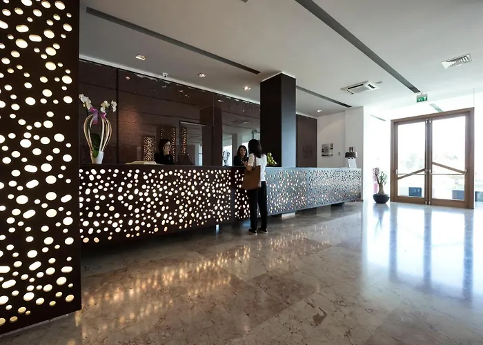 Pietre Nere & 4* Modica