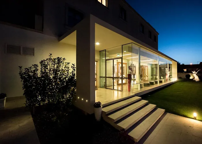 Pietre Nere & 4* Modica